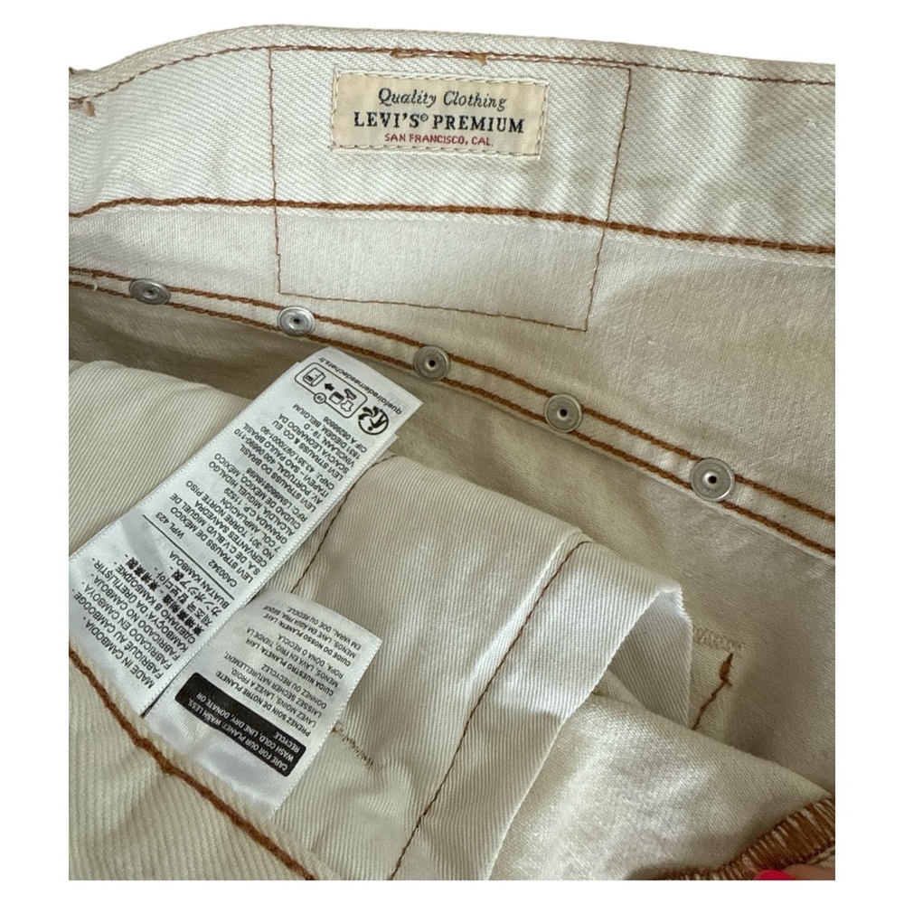 Levi's 501 '93 Cut-Off Rodeo Boots Short in Ecru Size 32 Pride Collection - Picture 6 of 7